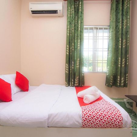 Oyo 1224 Hotel Hajah Rohayah Tanjong Malim Buitenkant foto