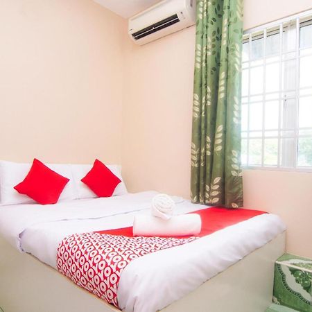 Oyo 1224 Hotel Hajah Rohayah Tanjong Malim Buitenkant foto