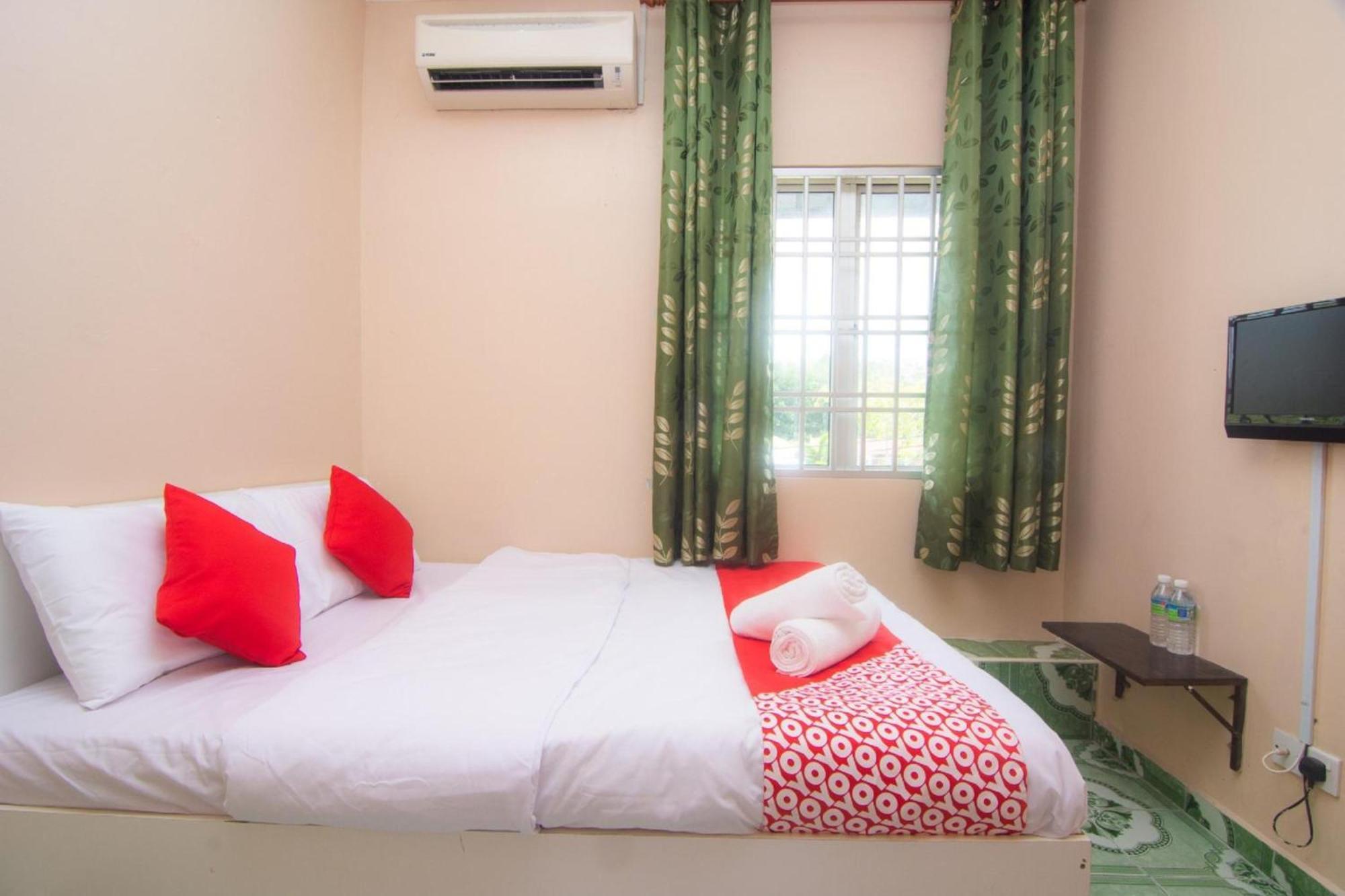 Oyo 1224 Hotel Hajah Rohayah Tanjong Malim Buitenkant foto