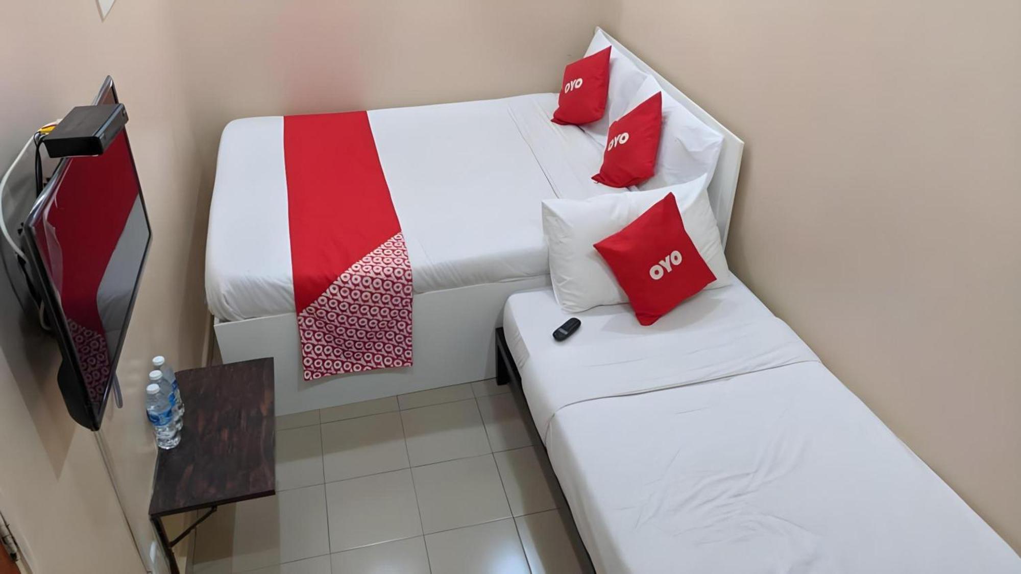Oyo 1224 Hotel Hajah Rohayah Tanjong Malim Buitenkant foto