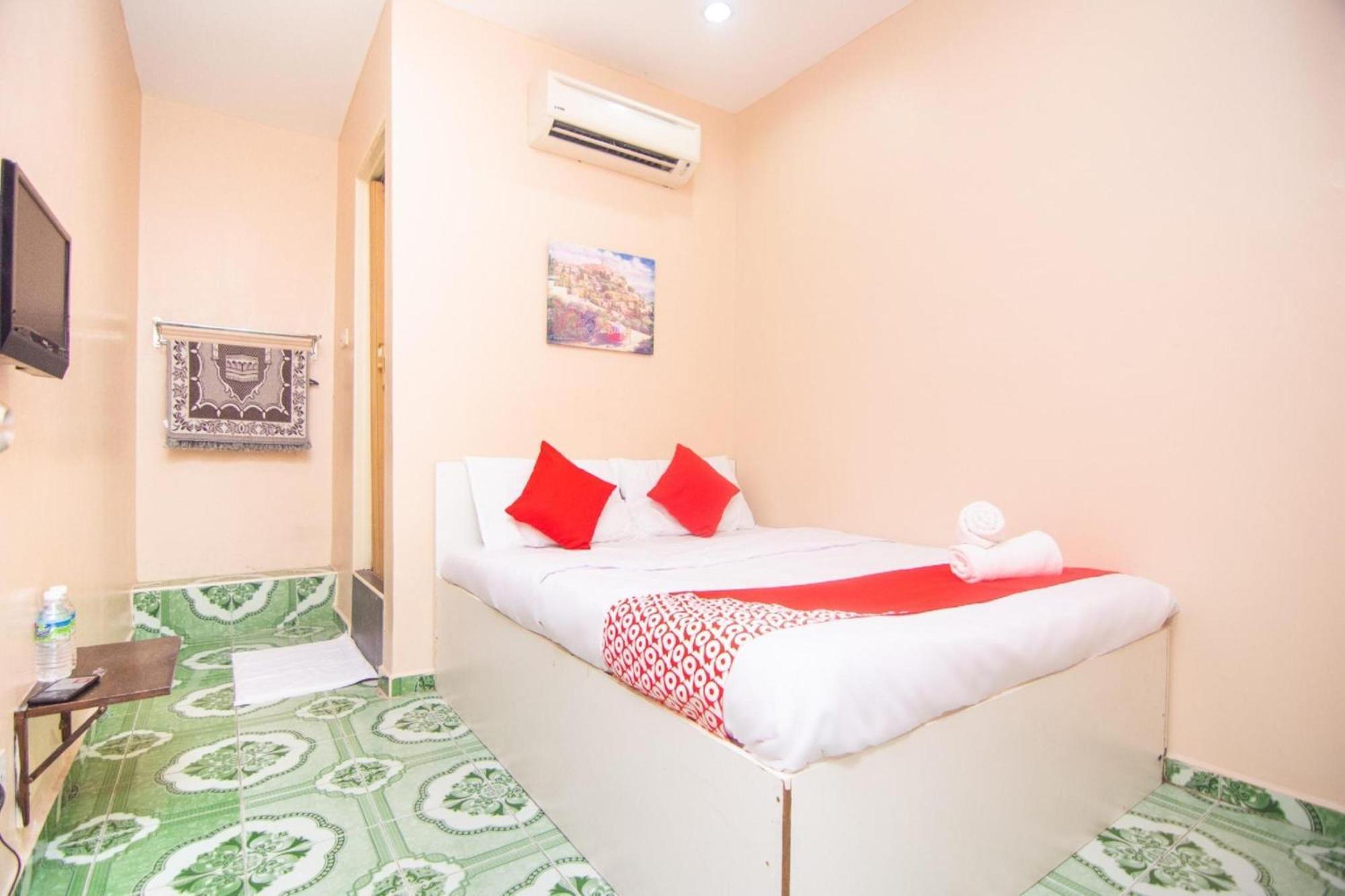 Oyo 1224 Hotel Hajah Rohayah Tanjong Malim Buitenkant foto