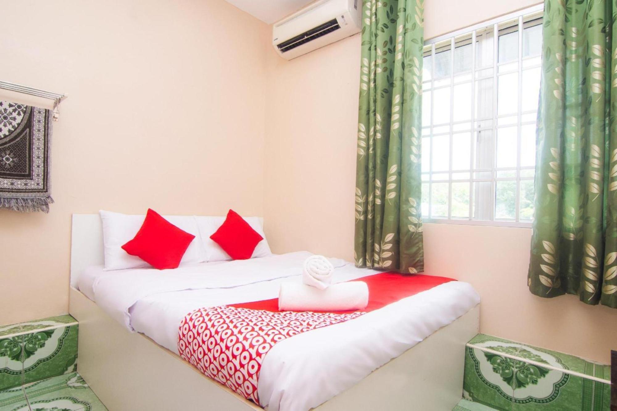 Oyo 1224 Hotel Hajah Rohayah Tanjong Malim Buitenkant foto