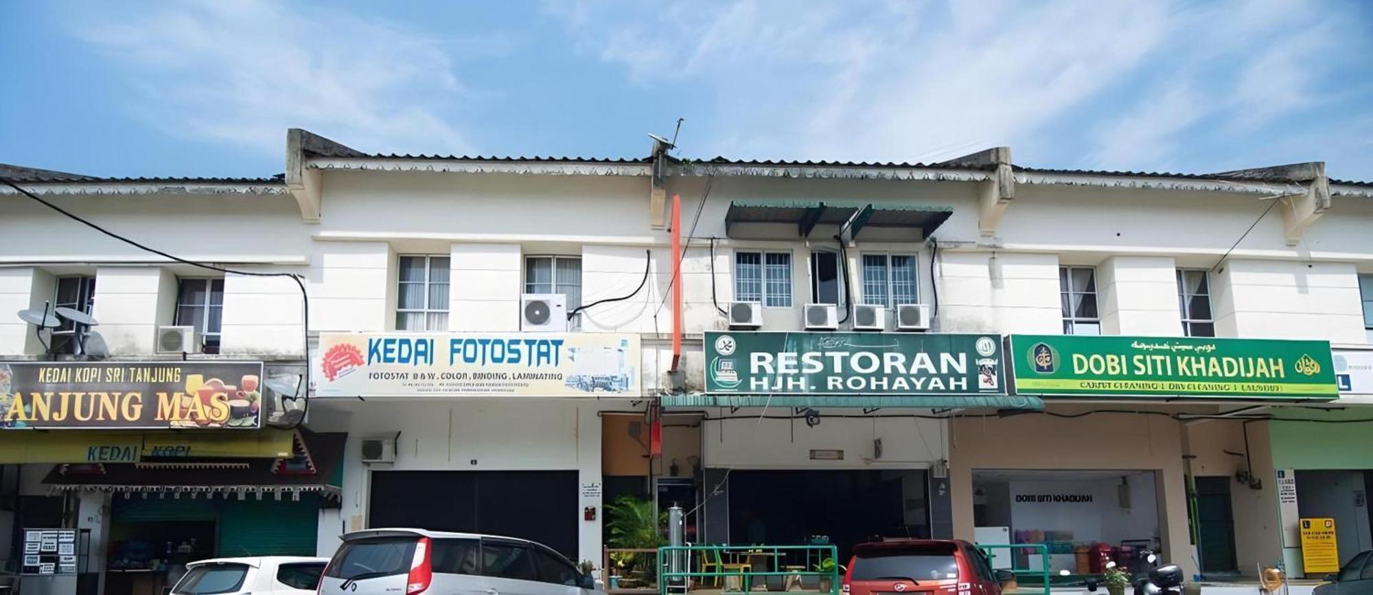 Oyo 1224 Hotel Hajah Rohayah Tanjong Malim Buitenkant foto