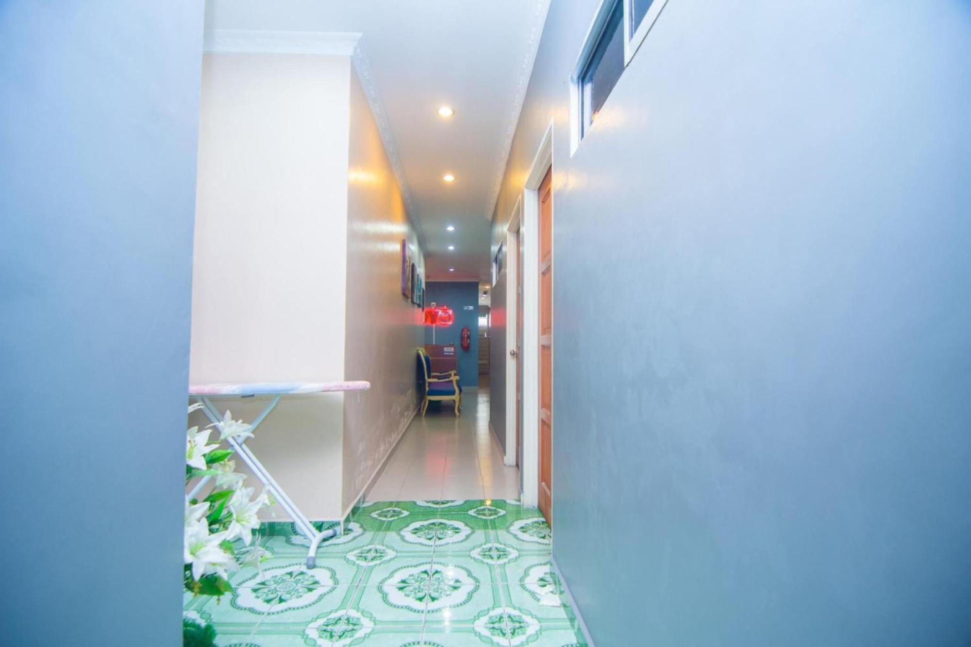 Oyo 1224 Hotel Hajah Rohayah Tanjong Malim Buitenkant foto