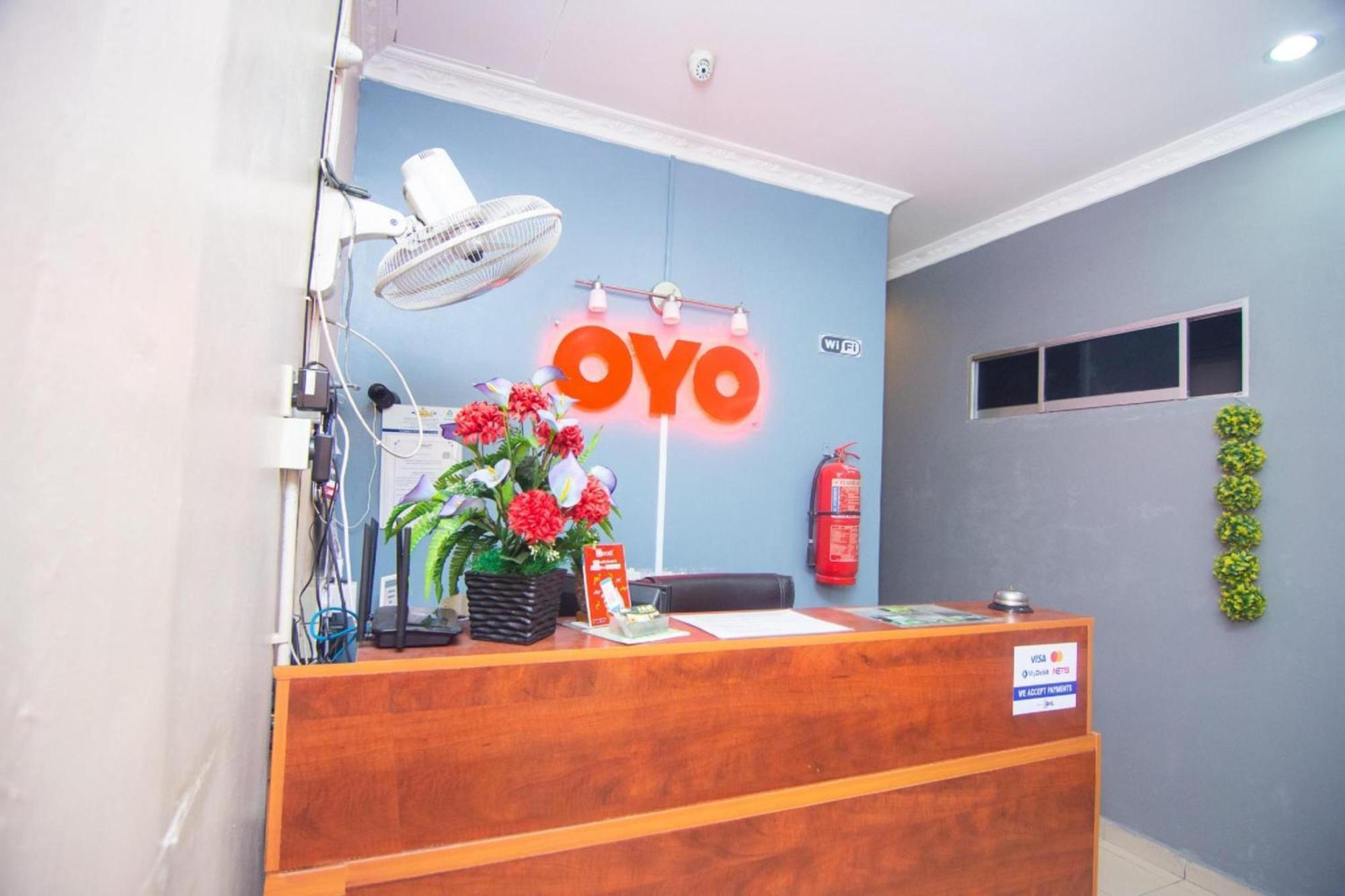 Oyo 1224 Hotel Hajah Rohayah Tanjong Malim Buitenkant foto