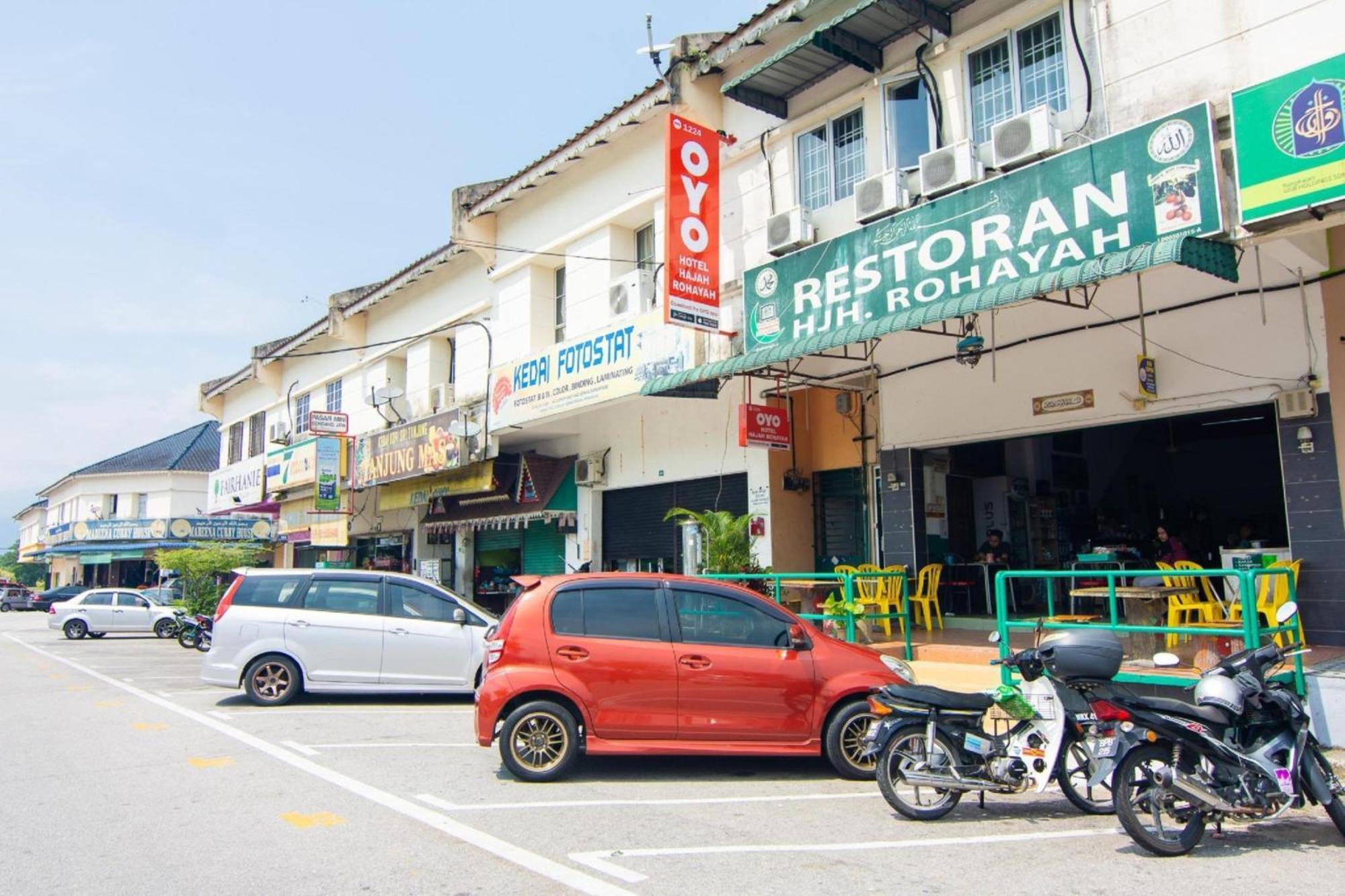 Oyo 1224 Hotel Hajah Rohayah Tanjong Malim Buitenkant foto